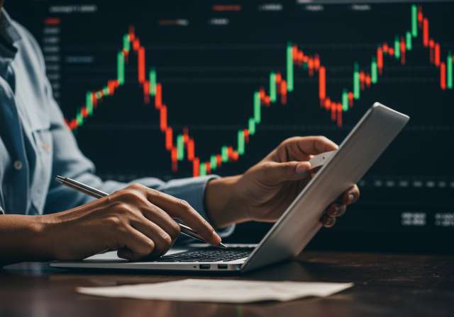 Choosing the Right Stock Broker: A Guide for Indian Investors